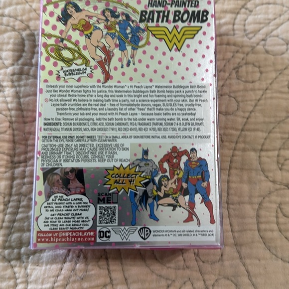 Wonder Woman NIB Hand-Painted Bath‎ Bomb - Picture 3 of 3